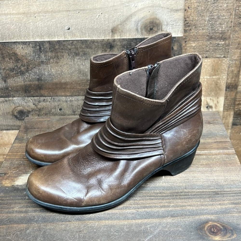 Clarks Women's Ingalls Mood Boots Size‎ 8 Low Block Heel Black Leather Comfort